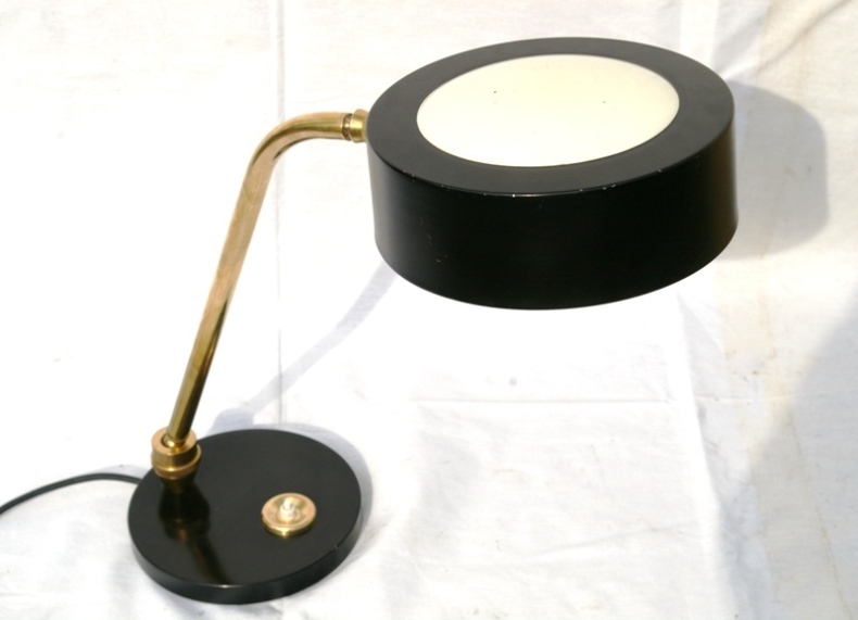 lampe a poser  bureau metallique Jumo Charlotte Perriand  luminaire.jpg