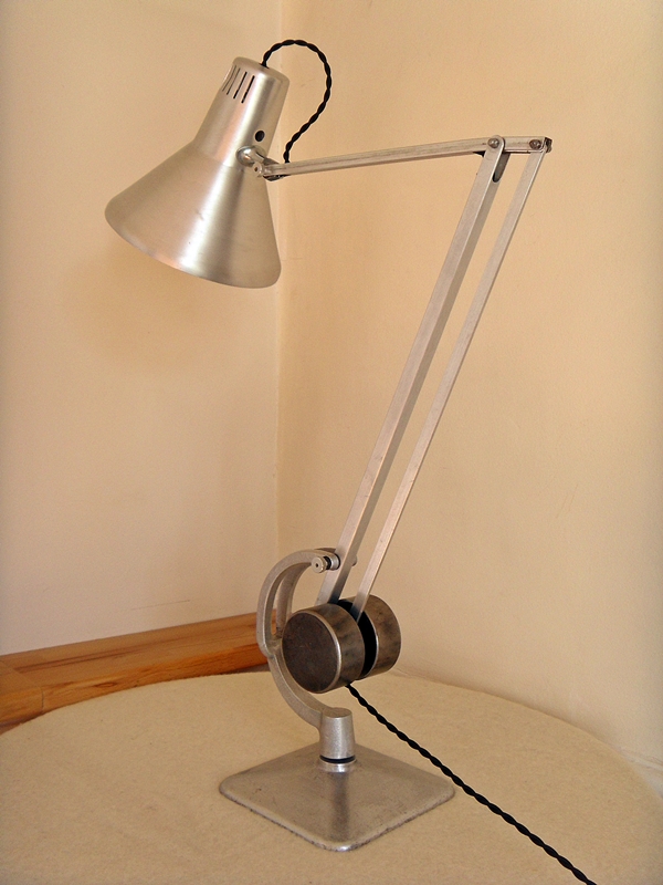 lampe de bureau metal. style and steel..jpg