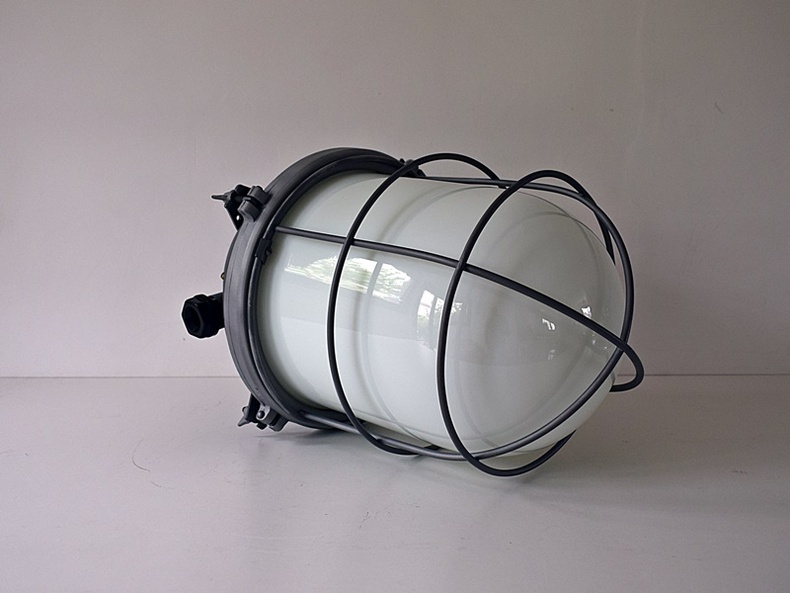 lampe lanterne en mtal avec grille 3.jpg